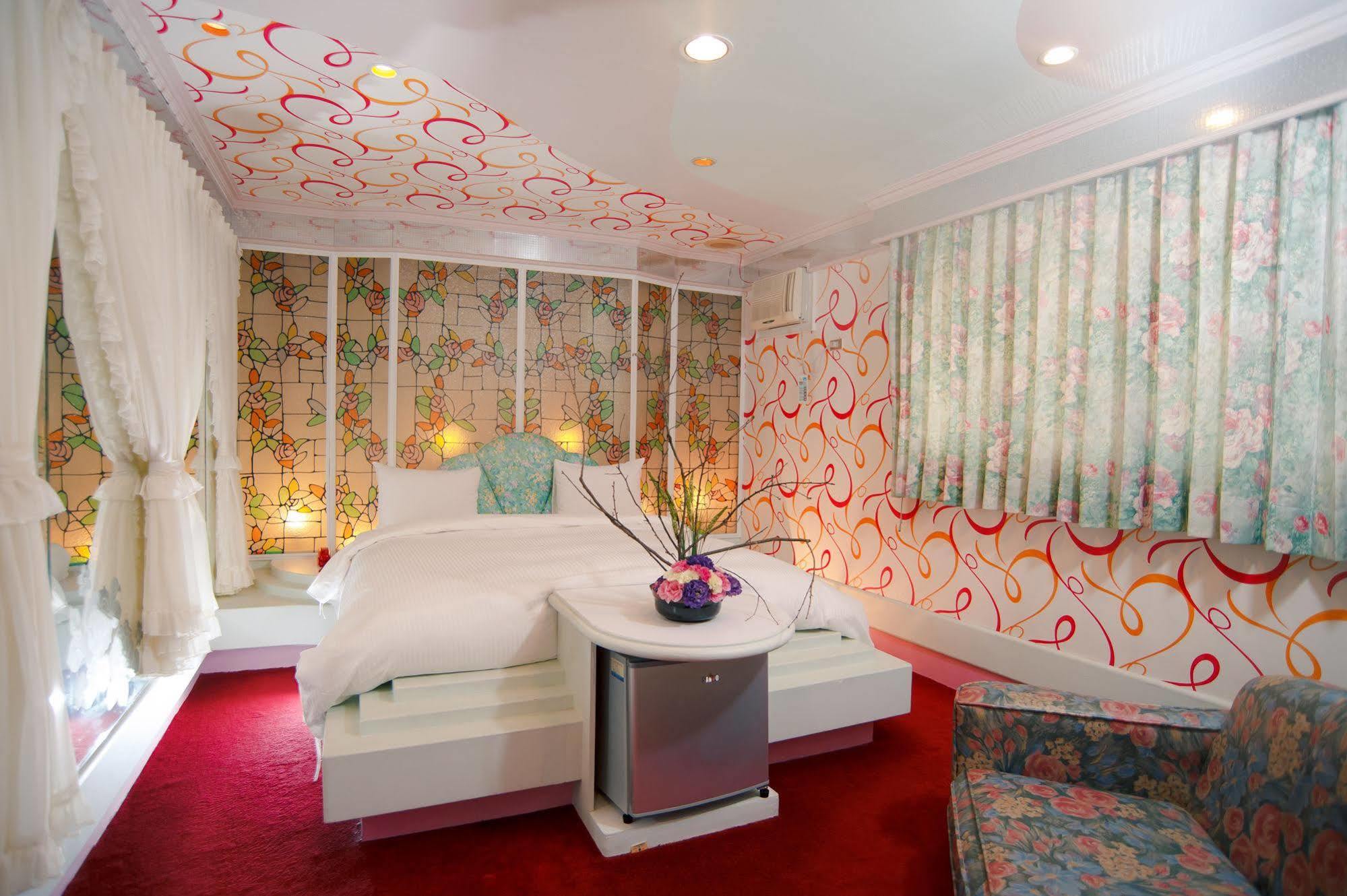 Day Chen Hotel Yilan Exteriör bild