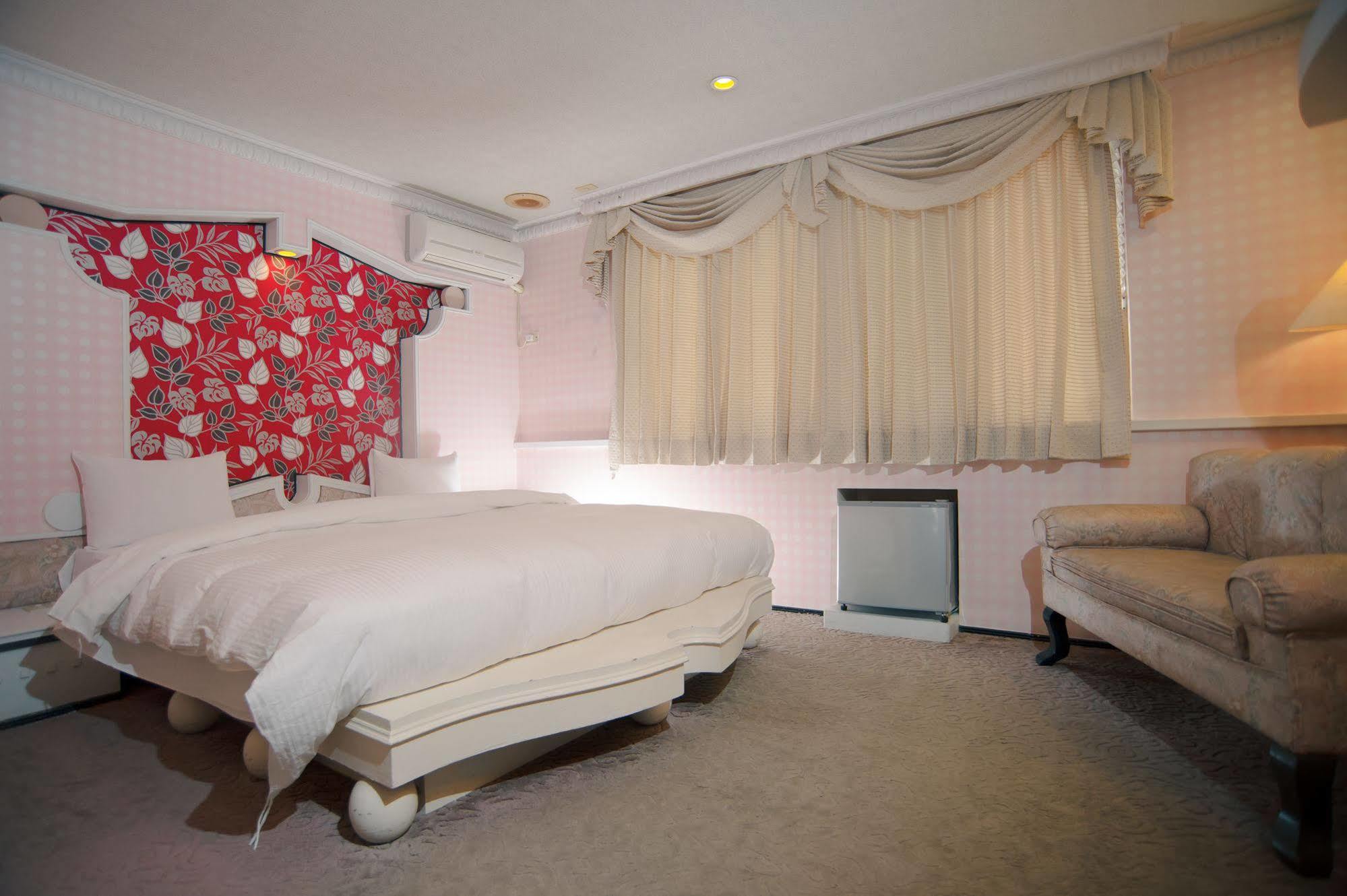 Day Chen Hotel Yilan Exteriör bild