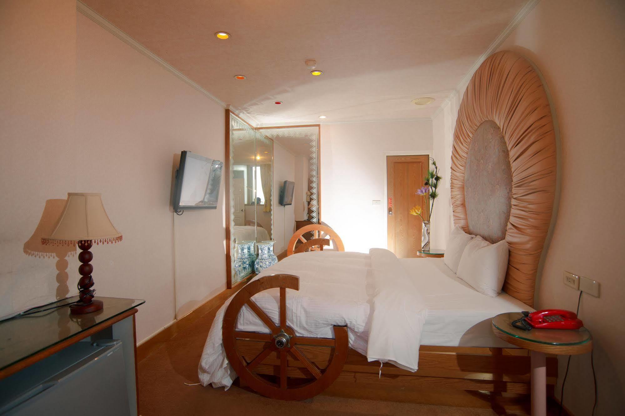 Day Chen Hotel Yilan Exteriör bild