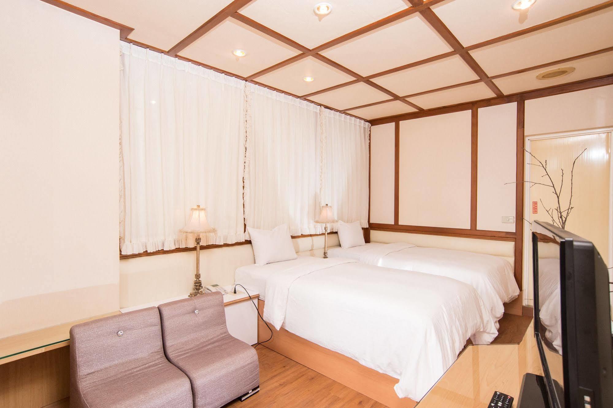 Day Chen Hotel Yilan Exteriör bild